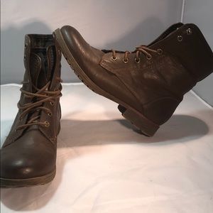 Women’s Size 8 Rock and Candy Brown Boots.